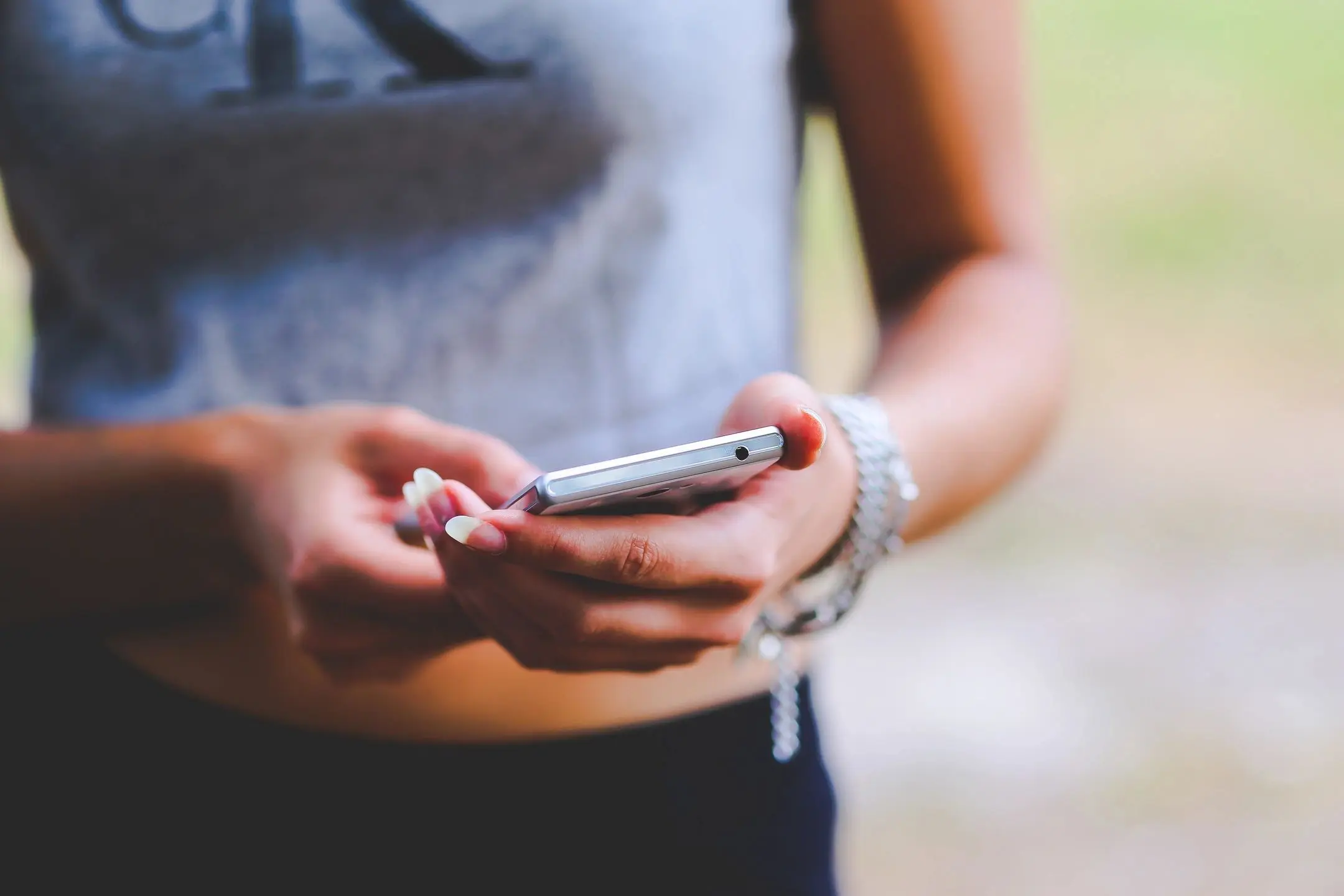 yoga instructor using the REC app on her Iphone